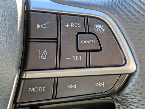 Used 2025 Toyota Sienna Limited image 37