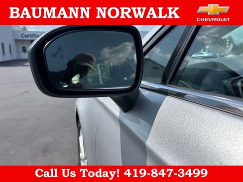 Used 2019 Ford Fusion SE FWD image 12
