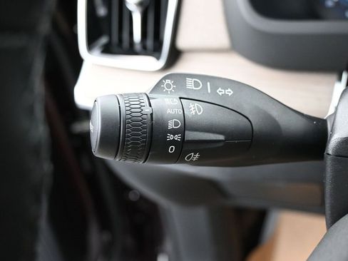 New 2025 Volvo XC90 T8 Core w/ Climate Package image 17