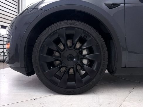 Used 2024 Tesla Model Y Long Range AWD/4WD image 14
