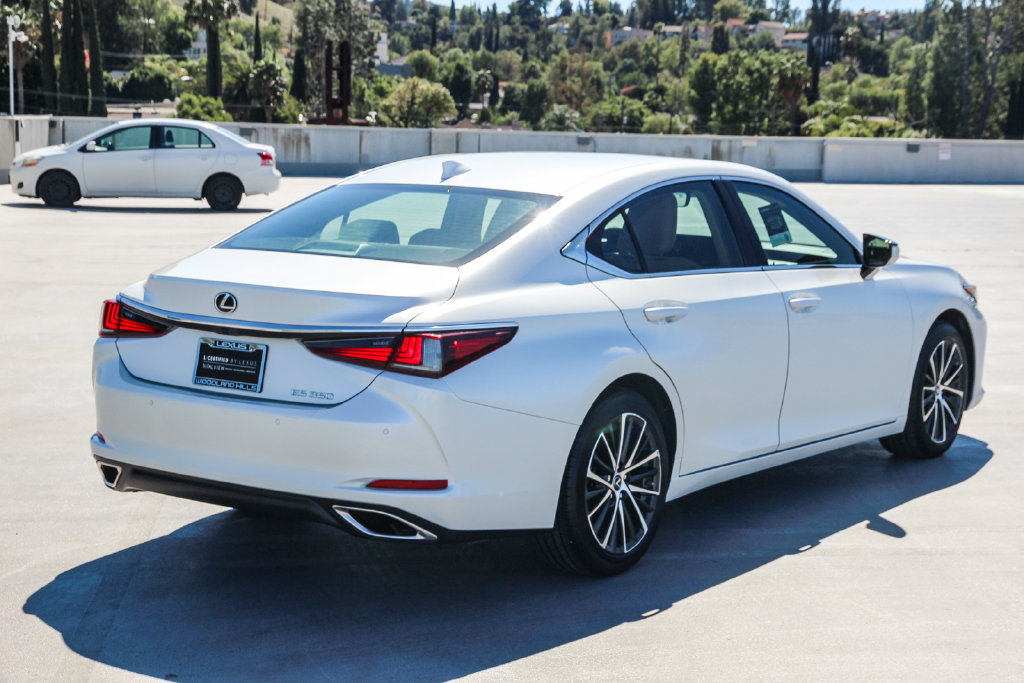 Certified 2024 Lexus ES 350 w/ Premium Package FWD image 5