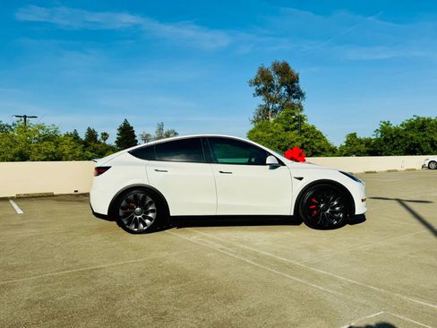Used 2023 Tesla Model Y Performance AWD/4WD image 4