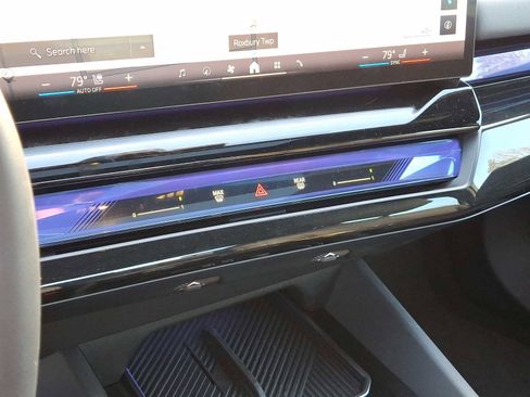 Used 2024 BMW i5 eDrive40i w/ Premium Package image 16