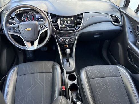 Used 2019 Chevrolet Trax LT w/ LT Convenience Package image 17