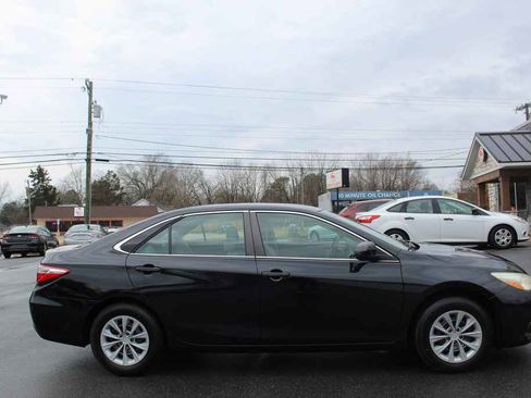 Used 2016 Toyota Camry LE image 4