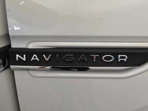 Used 2022 Lincoln Navigator Reserve image 17