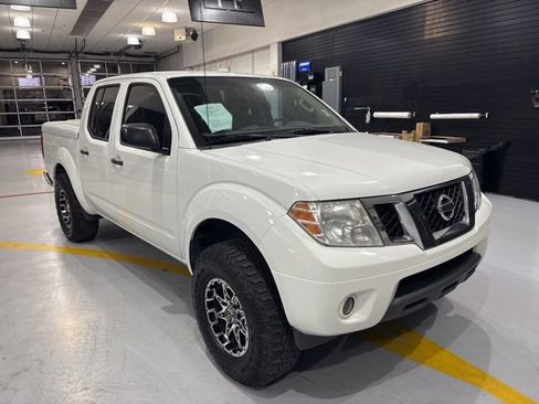 Used 2017 Nissan Frontier SV w/ SV Value Truck Package image 4