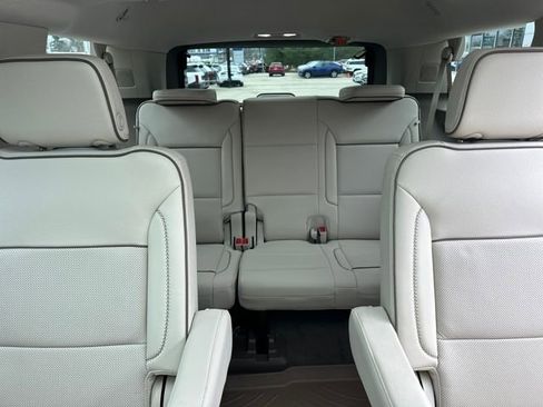 Used 2021 GMC Yukon Denali w/ Denali Premium Package image 19