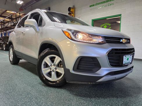 Used 2017 Chevrolet Trax LT w/ LT Convenience Package FWD image 12