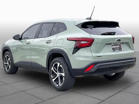 Used 2024 Chevrolet Trax RS FWD image 12