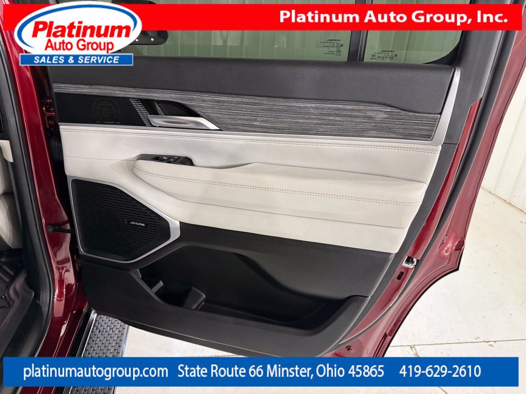 Used 2022 Jeep Wagoneer Series III AWD/4WD image 46