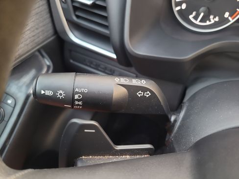 Used 2023 Nissan Rogue S image 30