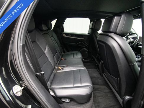 Used 2025 Porsche Cayenne AWD/4WD image 17