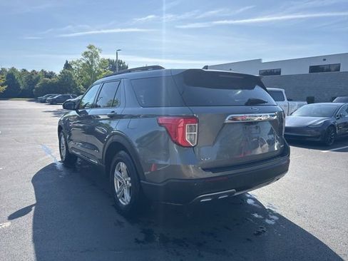 Used 2021 Ford Explorer XLT w/ Equipment Group 202A AWD/4WD image 3