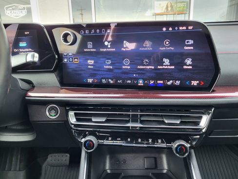 Used 2024 Chevrolet Traverse RS image 33