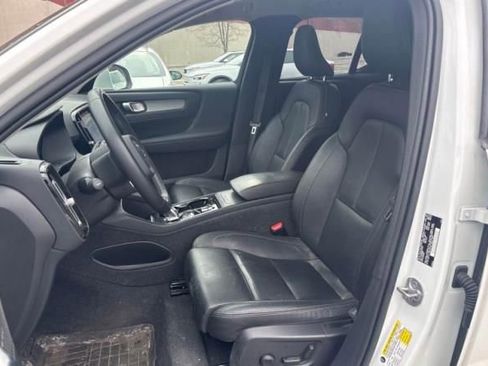 Used 2024 Volvo XC40 B5 Plus w/ Protection Package Premier image 5