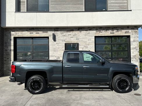 Used 2019 Chevrolet Silverado 1500 LT AWD/4WD image 2