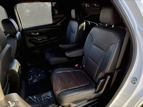 Used 2023 Chevrolet Traverse High Country image 24