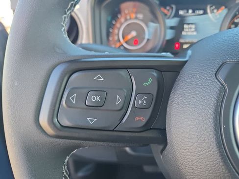 Used 2025 Jeep Gladiator Sport image 11