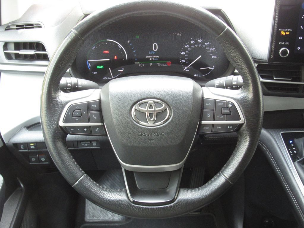 Certified 2025 Toyota Sienna XLE FWD image 27