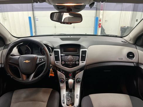 Used 2014 Chevrolet Cruze LS FWD image 10