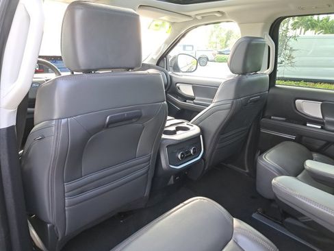 Certified 2025 Ford Expedition Active image 10