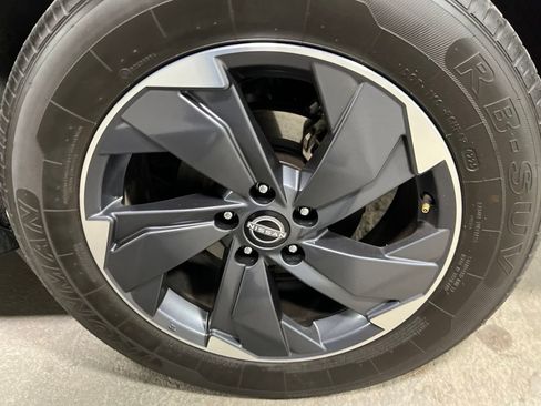 Used 2025 Nissan Rogue SV FWD image 35