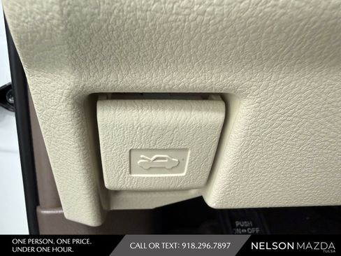 Used 2018 Lexus GX 460 Luxury w/ Preferred Accessory Package AWD/4WD image 26
