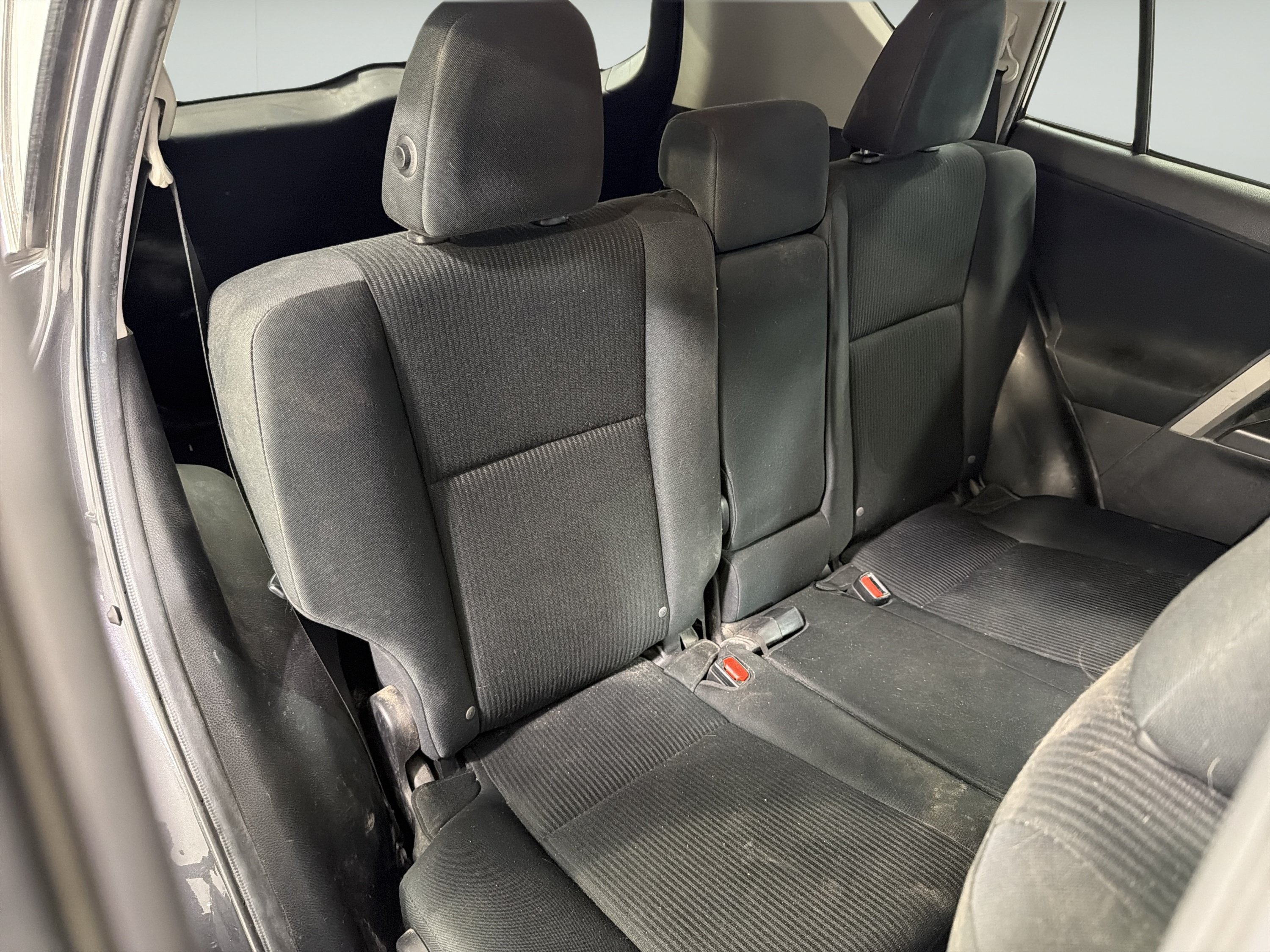 Used 2018 Toyota RAV4 LE FWD image 12