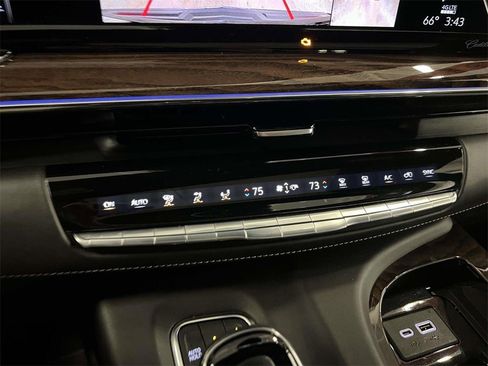 Certified 2021 Cadillac Escalade Premium Luxury Platinum image 30