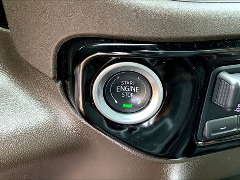 Used 2024 GMC Sierra 1500 SLT image 32