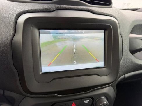 Used 2020 Jeep Renegade Latitude FWD image 19