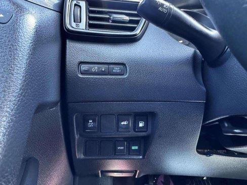 Used 2018 Nissan Rogue SV FWD image 22