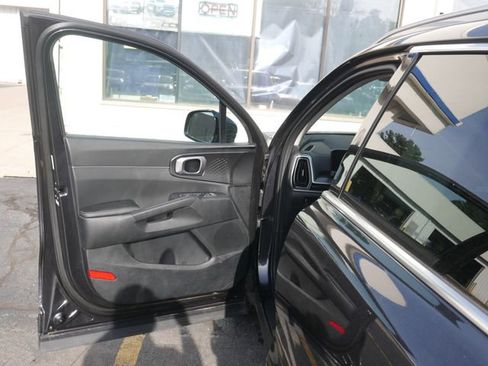 Used 2025 Kia Sorento S w/ Panoramic Sunroof Package FWD image 18
