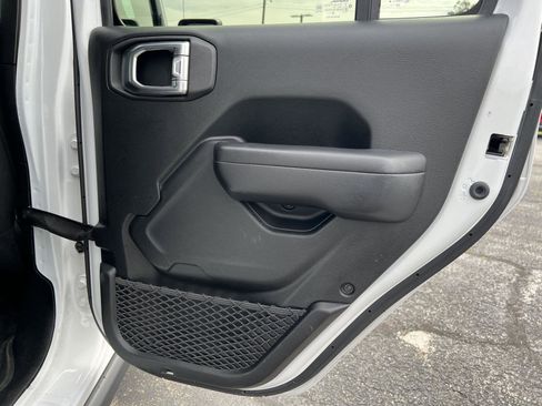 Used 2021 Jeep Gladiator Willys image 20