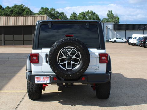 Used 2025 Jeep Wrangler Unlimited Rubicon AWD/4WD image 8