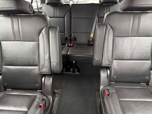 Used 2021 Chevrolet Suburban RST w/ Luxury Package image 12