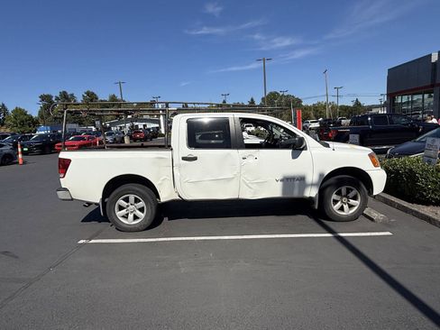 Used 2015 Nissan Titan S AWD/4WD image 12