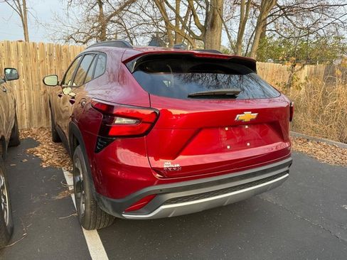 Used 2025 Chevrolet Trax LT w/ Driver Confidence Package image 4