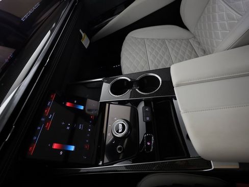 Used 2025 Cadillac Escalade V w/ LPO, ONYX Package image 40