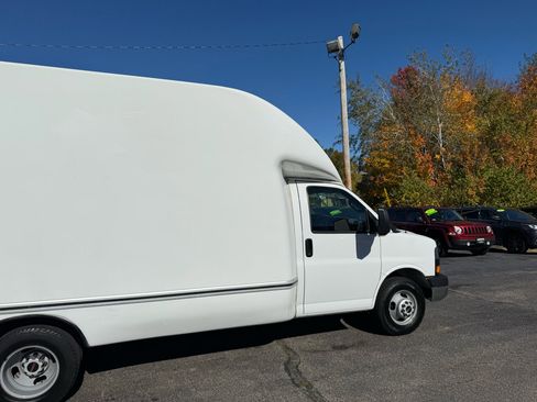 Used 2016 GMC Savana 3500 image 12