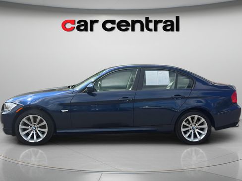 Used 2011 BMW 328i xDrive Sedan AWD/4WD image 2