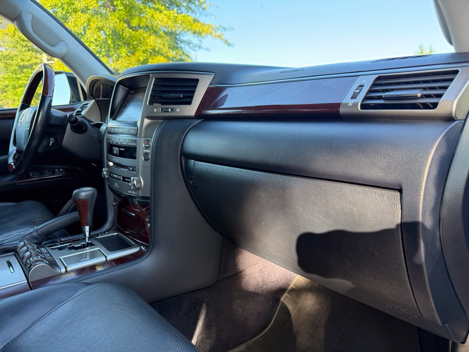 Used 2015 Lexus LX 570 4WD image 24