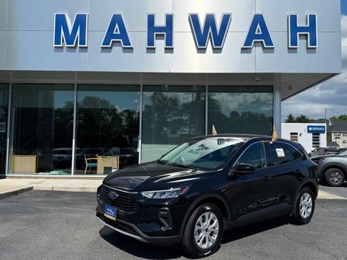 Certified 2023 Ford Escape Active w/ Tech Pack #2 AWD/4WD image 2