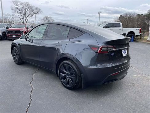Used 2025 Tesla Model Y Long Range image 4