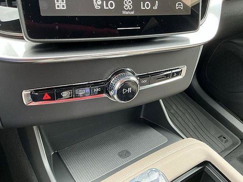 New 2026 Volvo XC90 T8 Plus w/ Protection Package AWD/4WD image 19