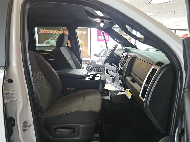 Used 2024 RAM 1500 Warlock AWD/4WD image 28