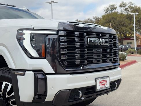 Used 2024 GMC Sierra 3500 Denali Ultimate image 3