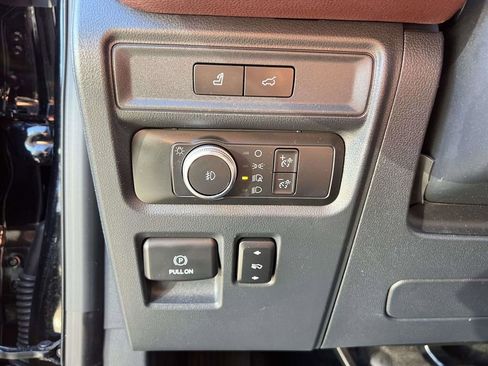 Used 2022 Ford Expedition Limited image 36