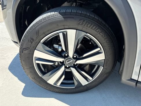 Used 2026 Nissan Rogue SL FWD image 38